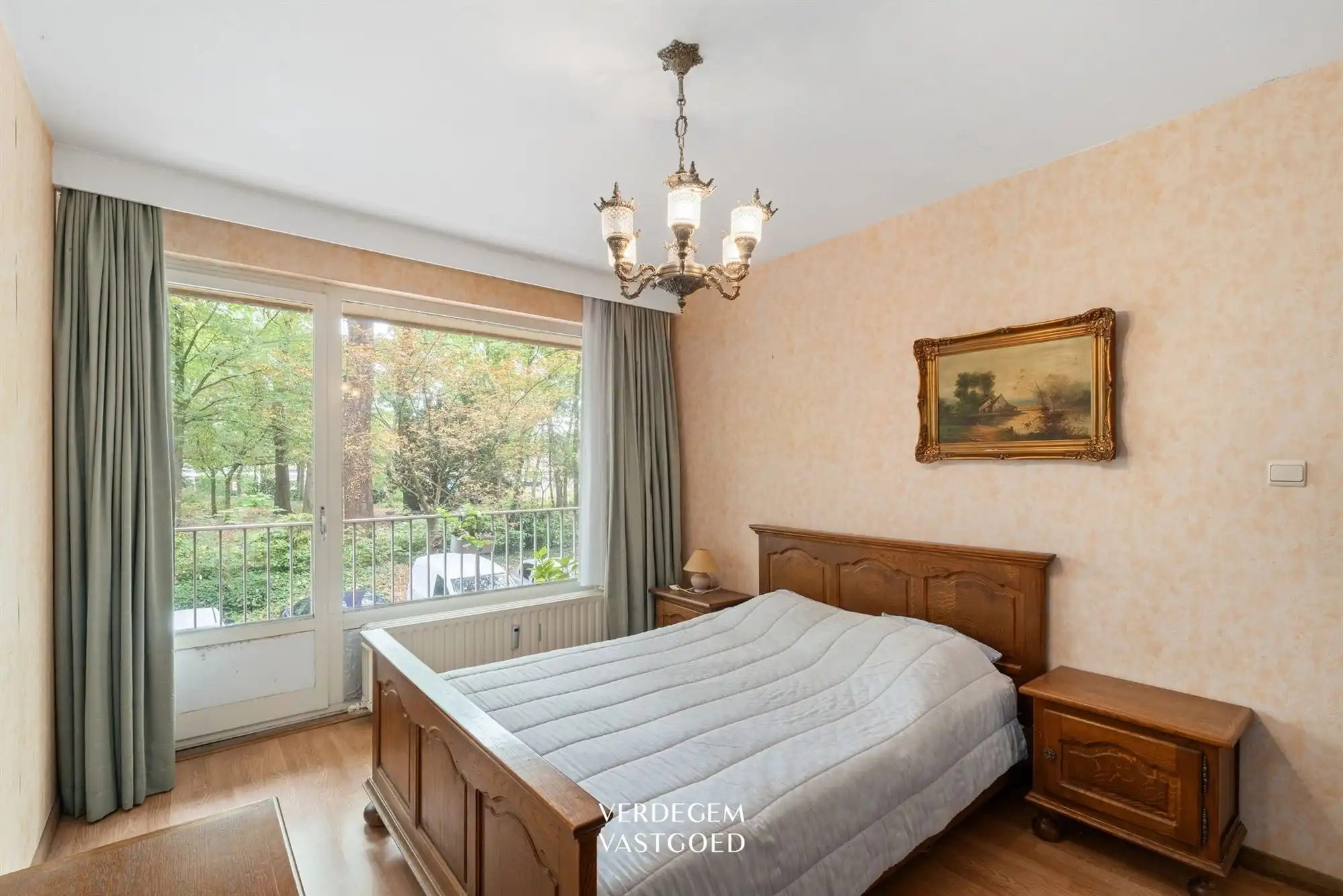 Wonen in het groen: op te frissen appartement met 2 slaapkamers en groot terras foto 5