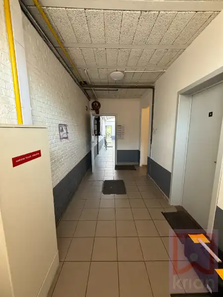 Gebouw met 11 kamerwoningen, centrum Geel op 8a66. foto 2