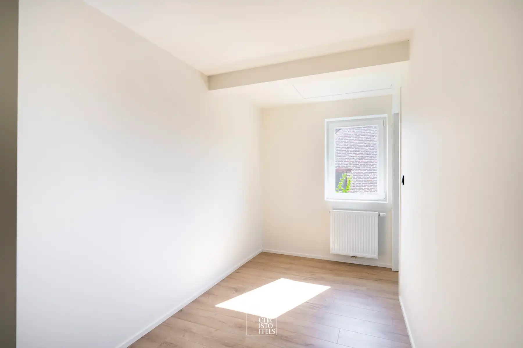 Ruime, volledig gerenoveerde gezinswoning met tuin op een ideale locatie! foto 11