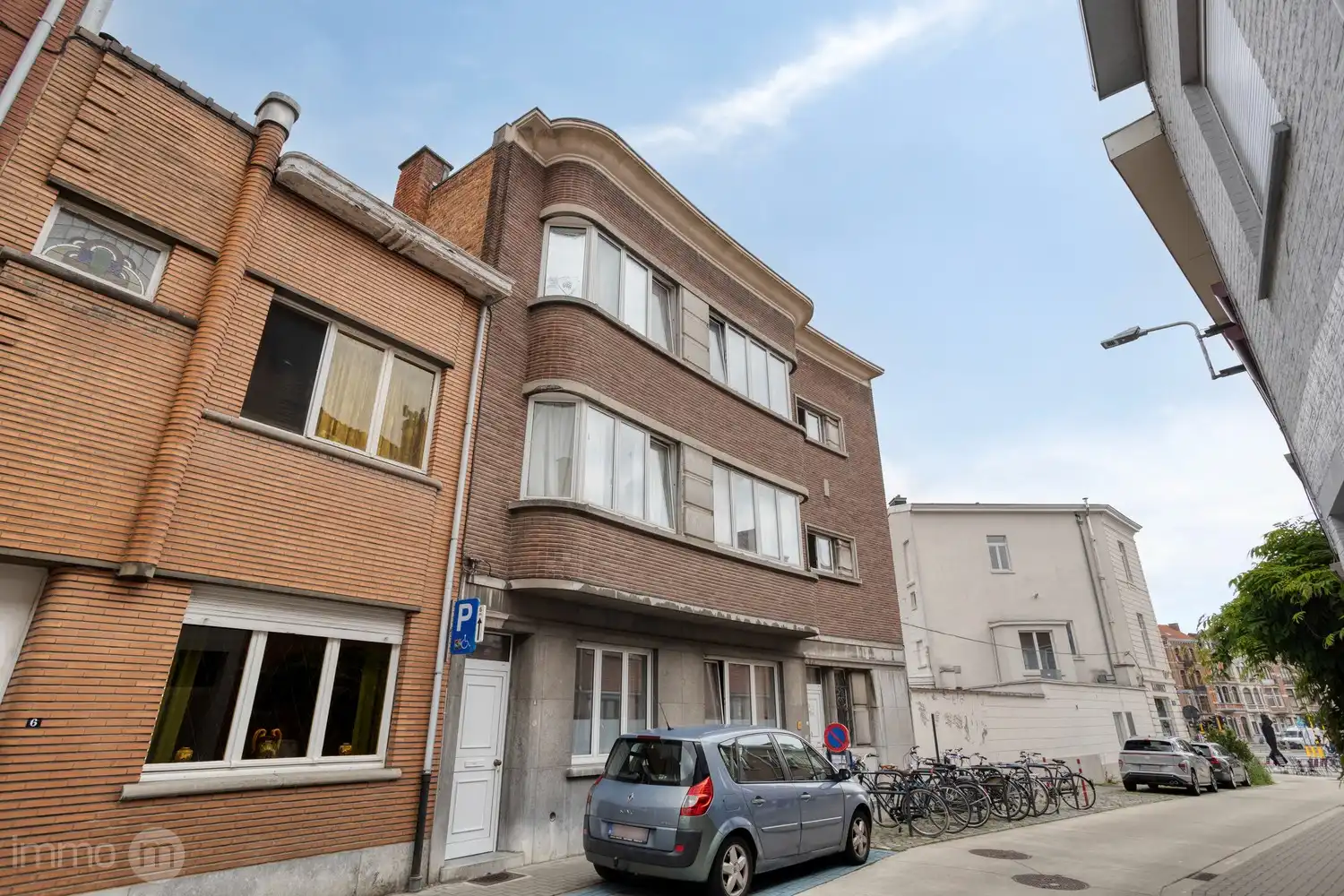 OPBRENGSTEIGENDOM MET 3 RUIME APPARTEMENTEN OP TOPLOCATIE AAN DE TIENSEPOORT foto 2