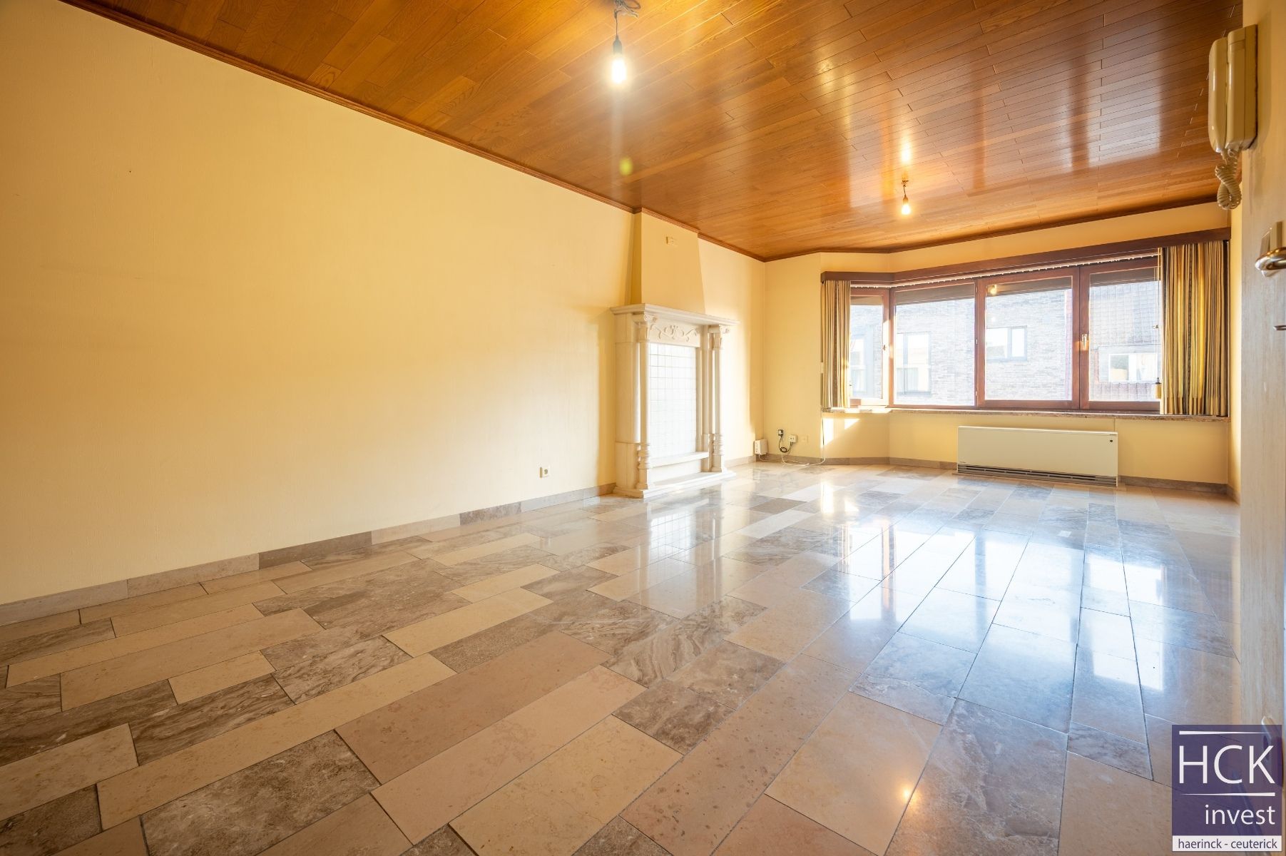 DEINZE - Luxueus afgewerkt APP. met 2 SLPK. én garagebox op toplocatie foto 3