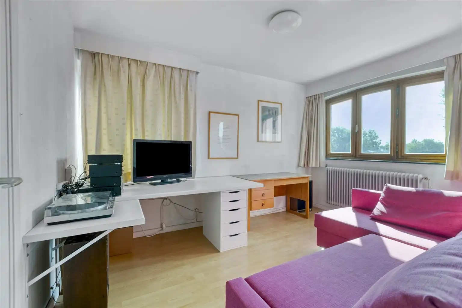 Karaktervolle, vrijstaande woning met 4 slaapkamers, veranda, dubbele garage, volledig onderkelderd op een perceel van 17a48ca, centraal gelegen bij het centrum. foto 26