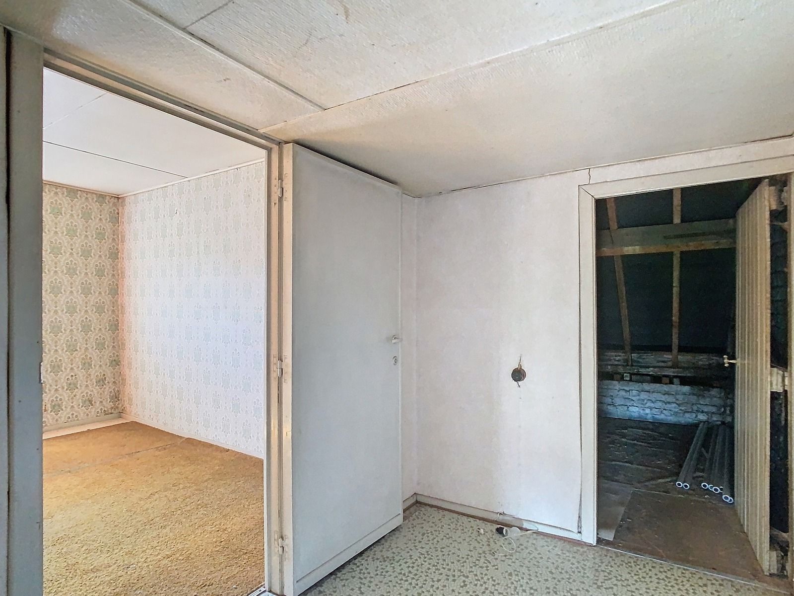 Zéér ruime, Te renoveren woning met 3 SLPK én garage! foto 13