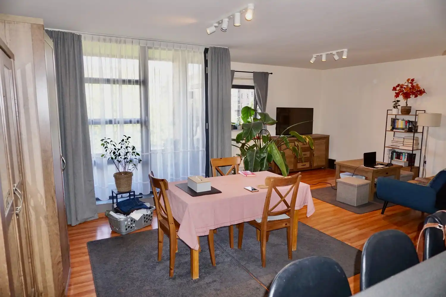 RUIM 2-SLAAPKAMERAPPARTEMENT MET TERRAS EN AUTOSTAANPLAATS IN KESSEL-LO foto 4