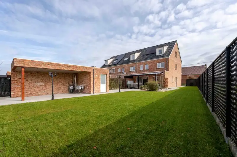 Energiezuinige halfopen woning met 3 slaapkamers. foto 14