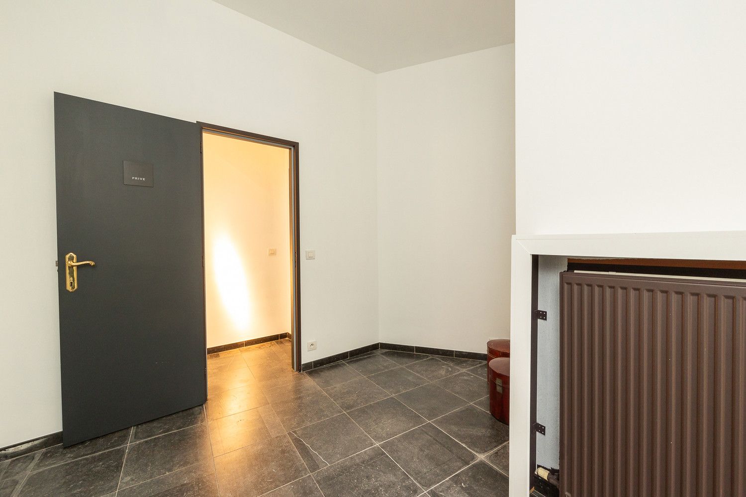 Gelijkvloers appartement  101m² met buitenruimte 20m² en ruime kelder op toplocatie aan het Mechelseplein in hartje Antwerpen foto 11