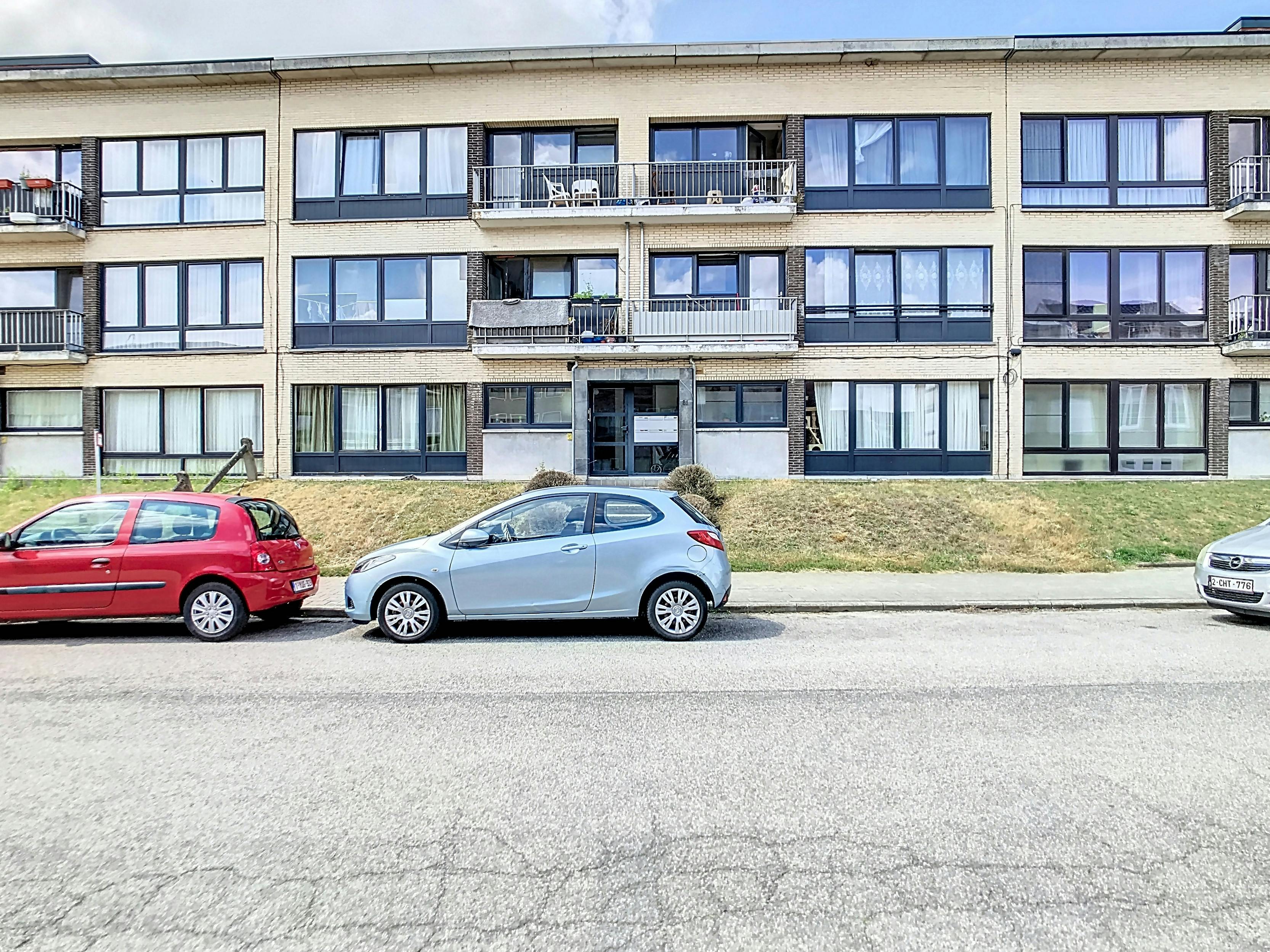 Opbrengsteigendom met 6 appartementen en 6 garages in Temse foto {{pictureIndex}}