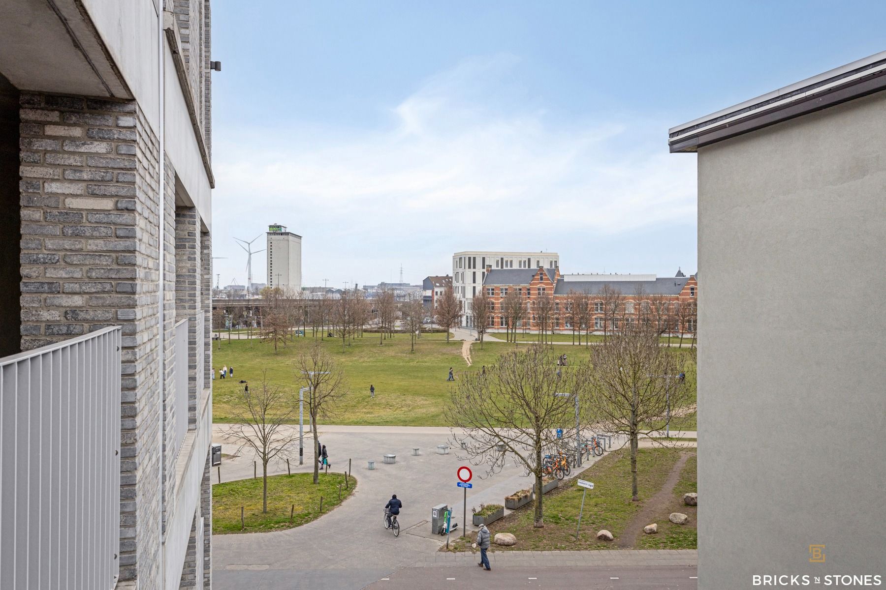 Knap 2-slaapkamer appartement met 2 terrassen foto 16