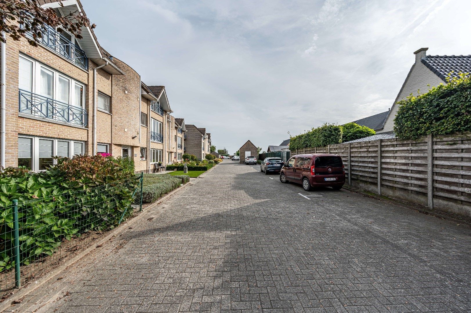 Ruim 3slpk appartement met terras én autostaanplaats foto 11