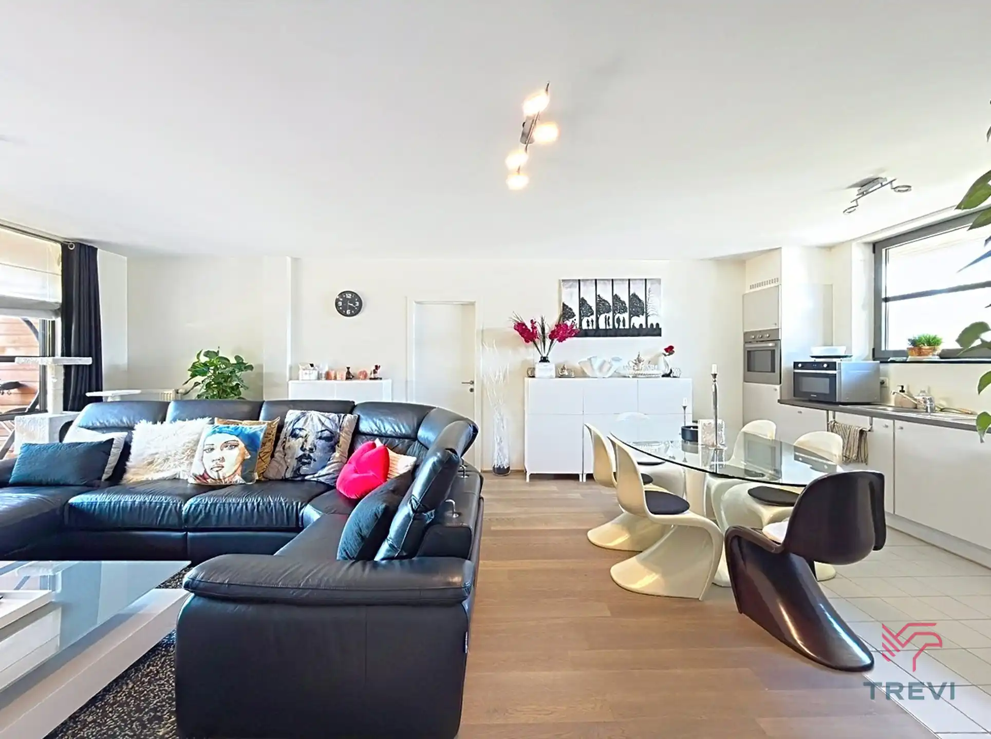 Appartement met 3 slaapkamers, terras, zwembad en fitnessruimte foto {{pictureIndex}}