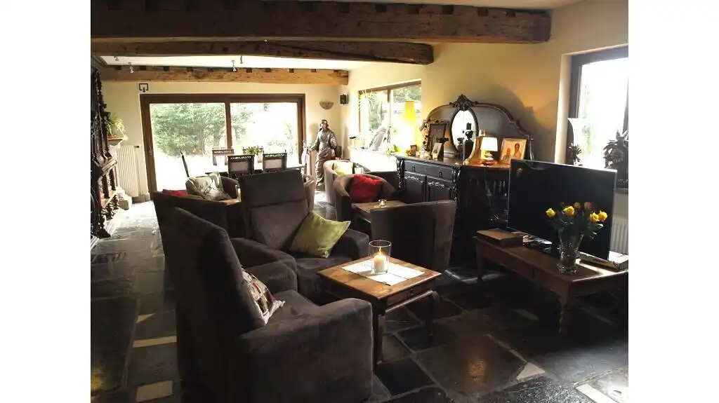 Charmehotel met 10 kamers te koop in Oudenburg foto 11