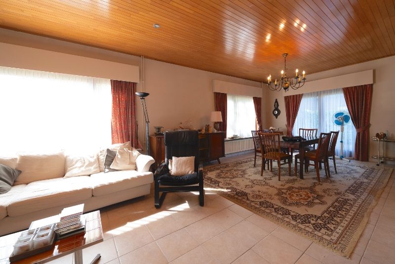 Op te frissen / te renoveren woning met tuin in residentiële buurt foto 6