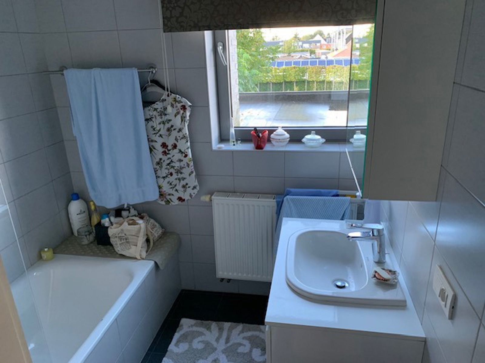 Instapklaar ruim en goed gelegen 2 slaapkamerappartement foto 8