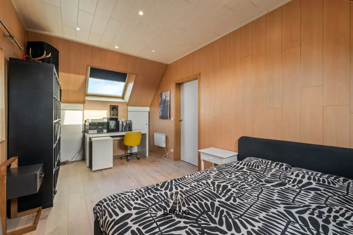 Ruime, gerenoveerde woning met knappe tuin foto 25