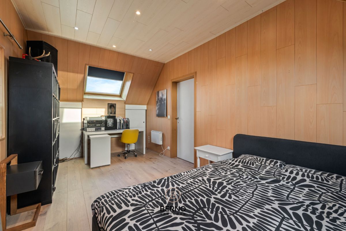 Ruime, gerenoveerde woning met knappe tuin foto 25