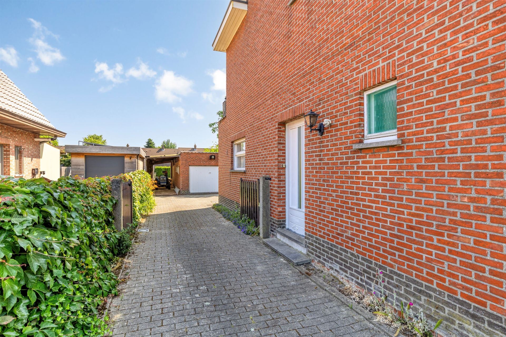 Op te knappen HOB in rustige omgeving foto 17