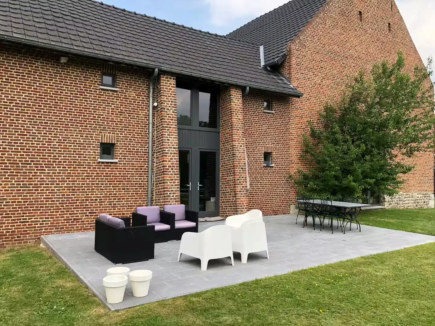 RUIME WONING VAN 390 m² MET GROTE TUIN EN ZWEMBAD foto 13