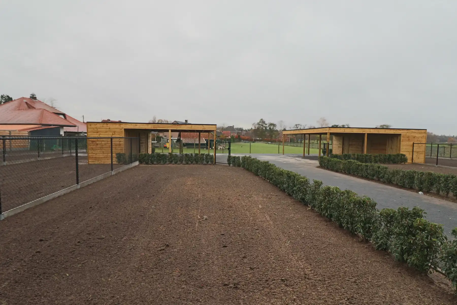 Halfopen woning met 3 slaapkamers en carport/fietsenberging op perceel van ca 320m² foto 24