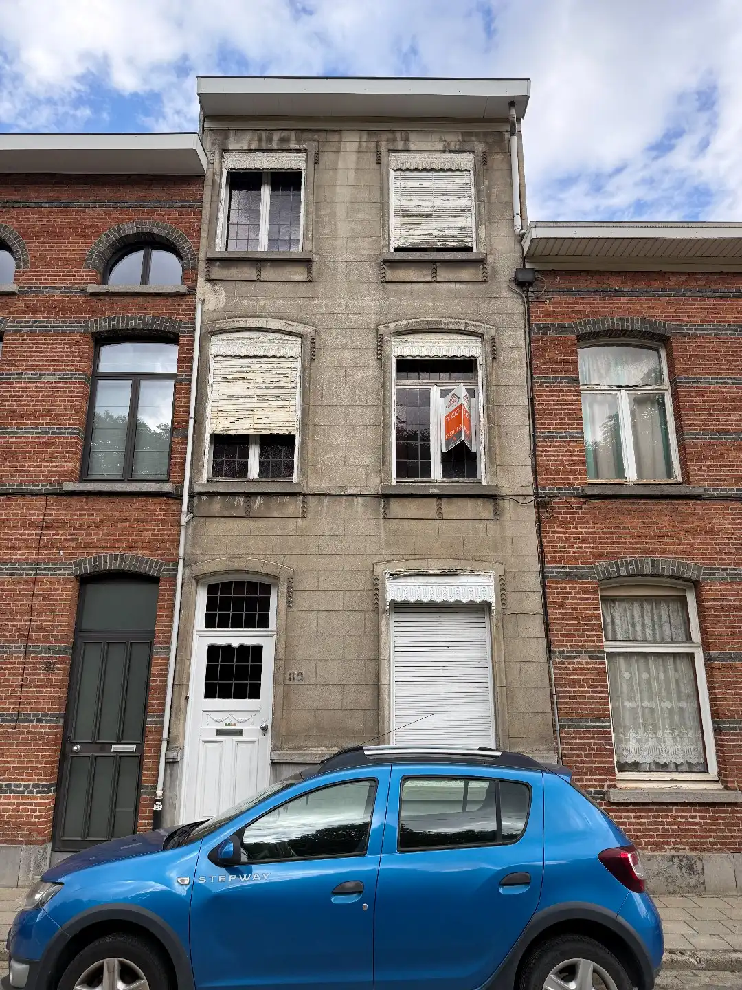 Te renoveren stadswoning met 4 slpk, koer en garage foto 2