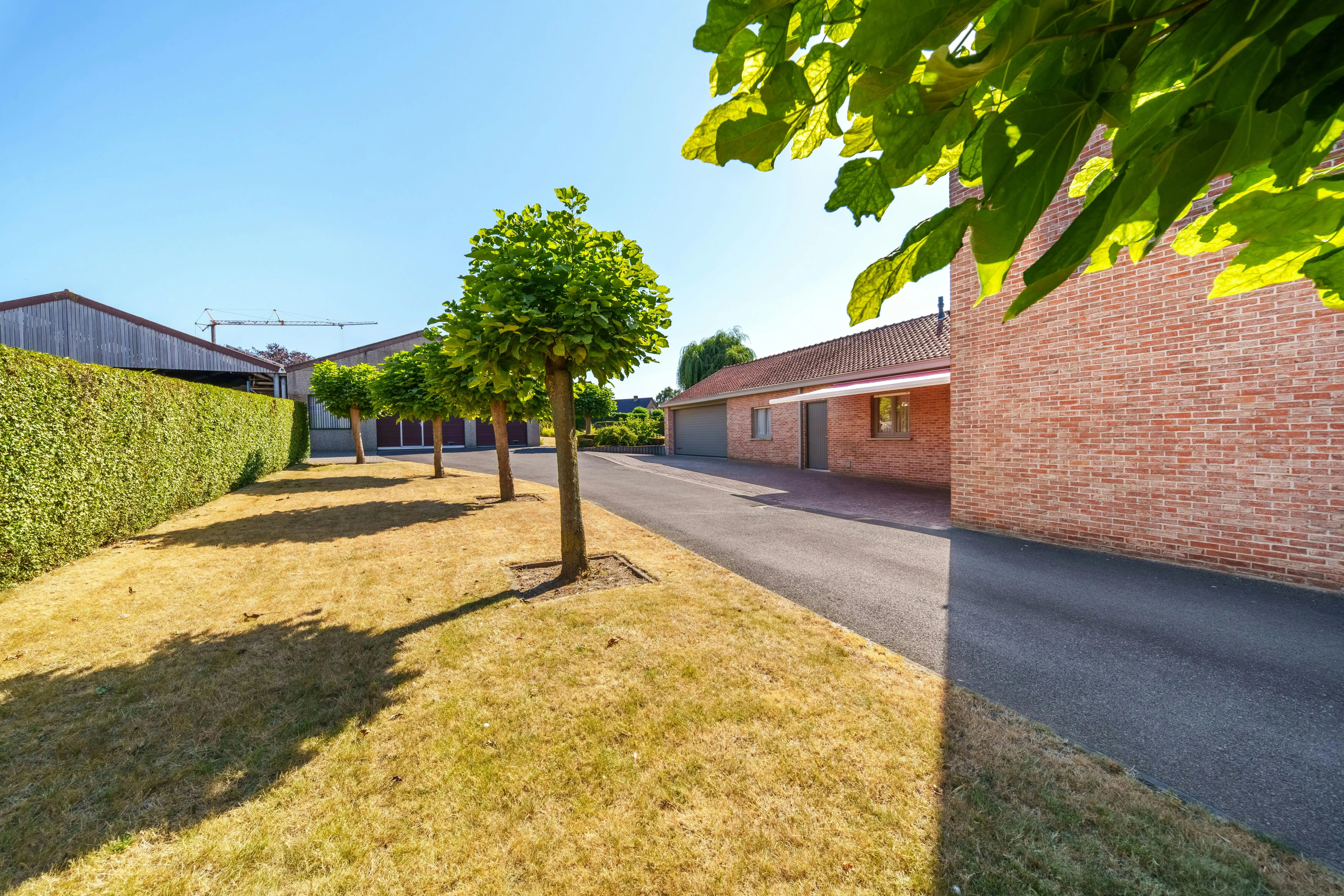 Woning met loods (550 m²) & showroom te Zonnebeke foto 3