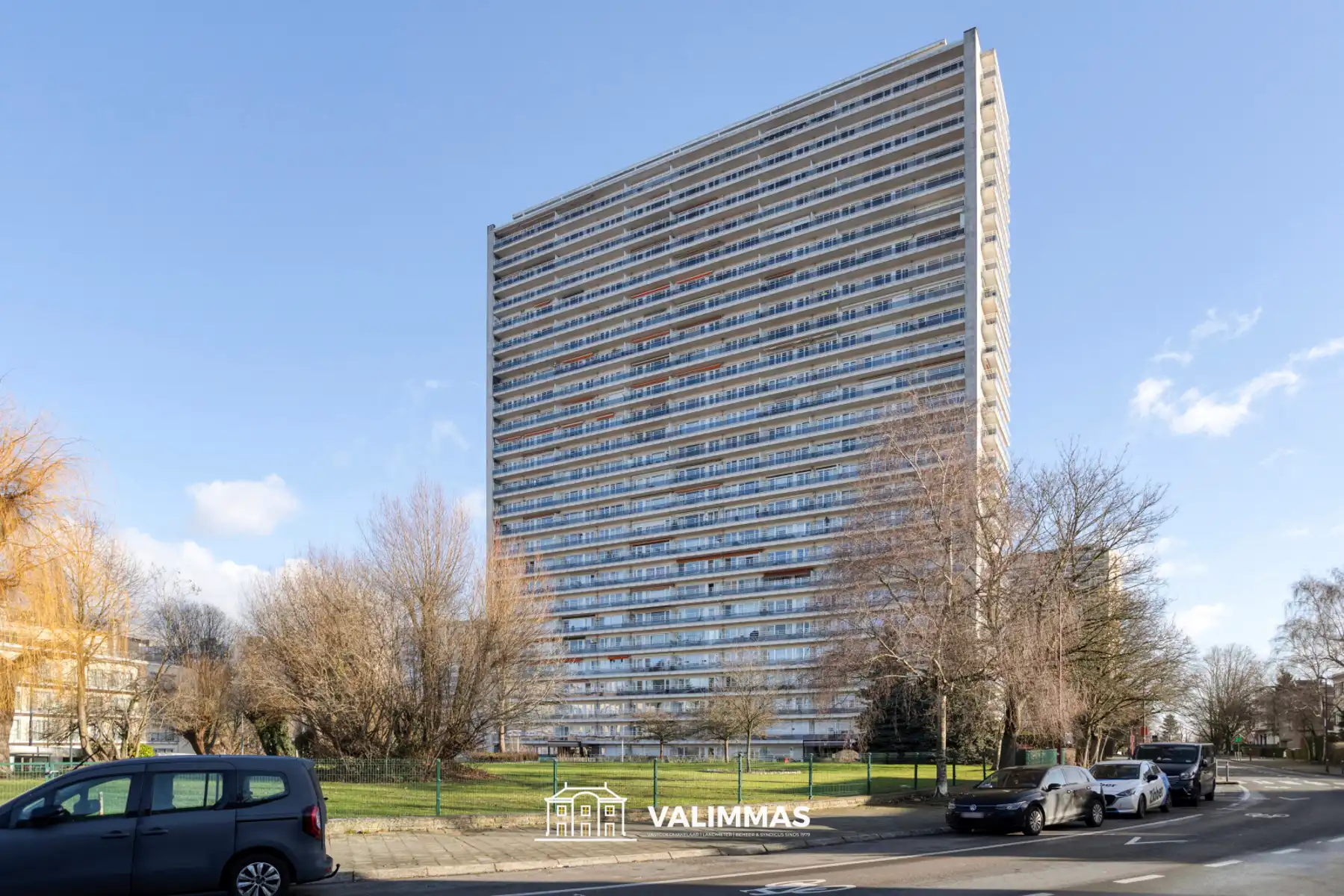 Gerenoveerd en comfortabel appartement met terras en kelder foto {{pictureIndex}}