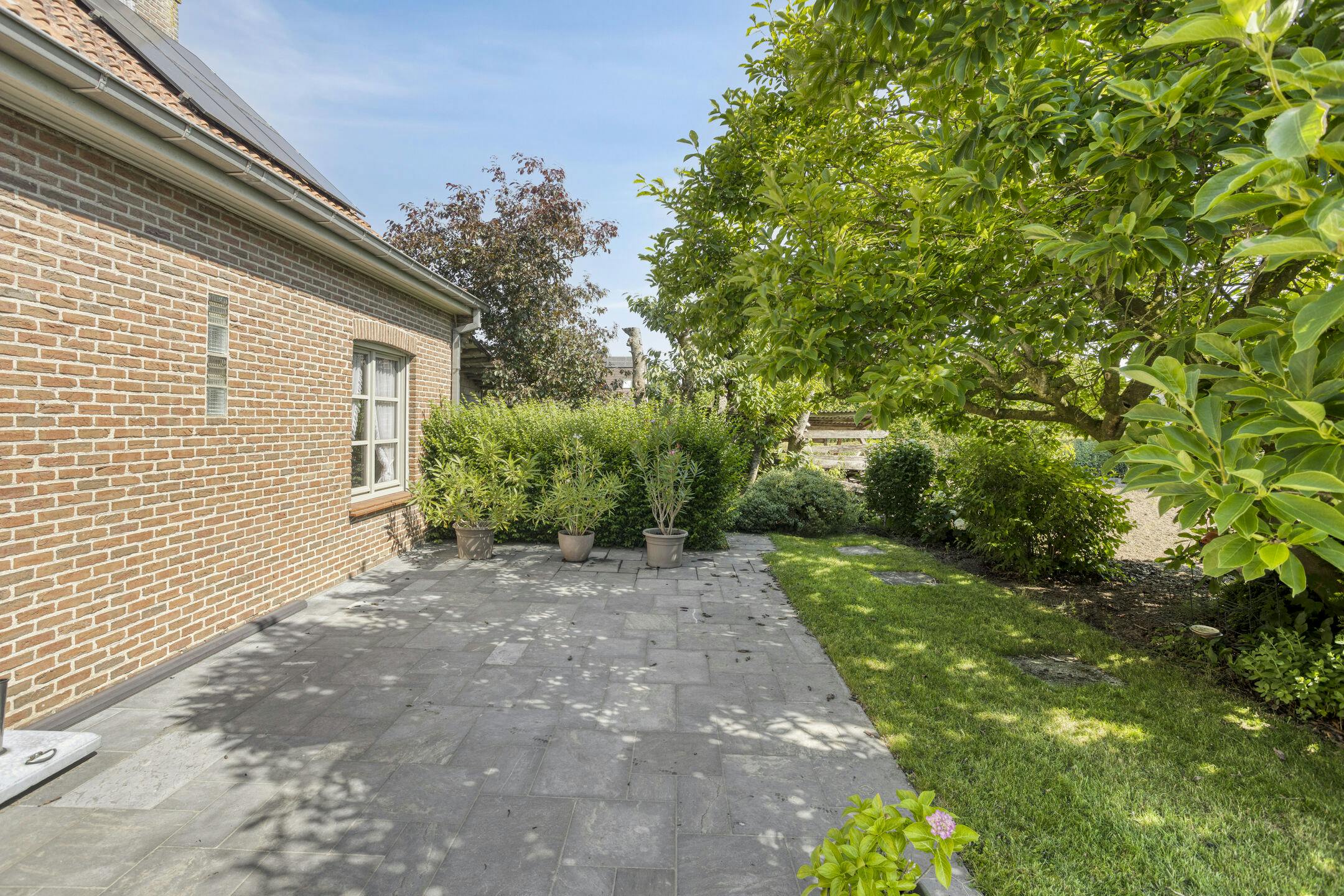Karaktervolle villa op ruim perceel te koop in Roeselare foto 14