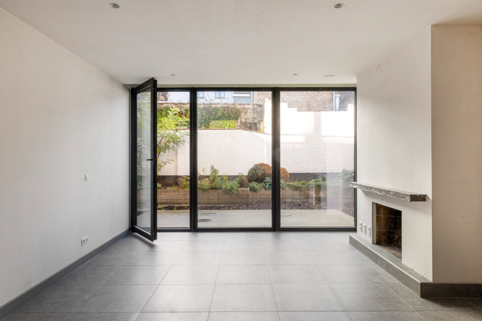 af te werken kangoeroewoning met binnentuin binnen de Brugse Reien foto 14