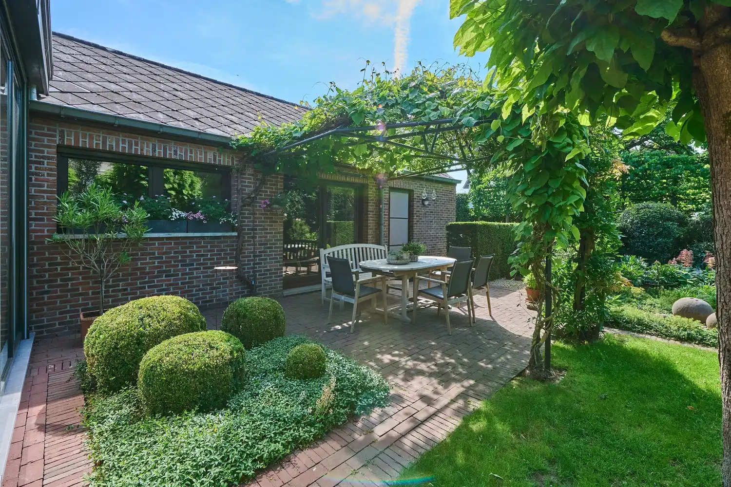 Karaktervolle woning met praktijkruimte,  4 slaapkamers en zuidgerichte tuin foto 24