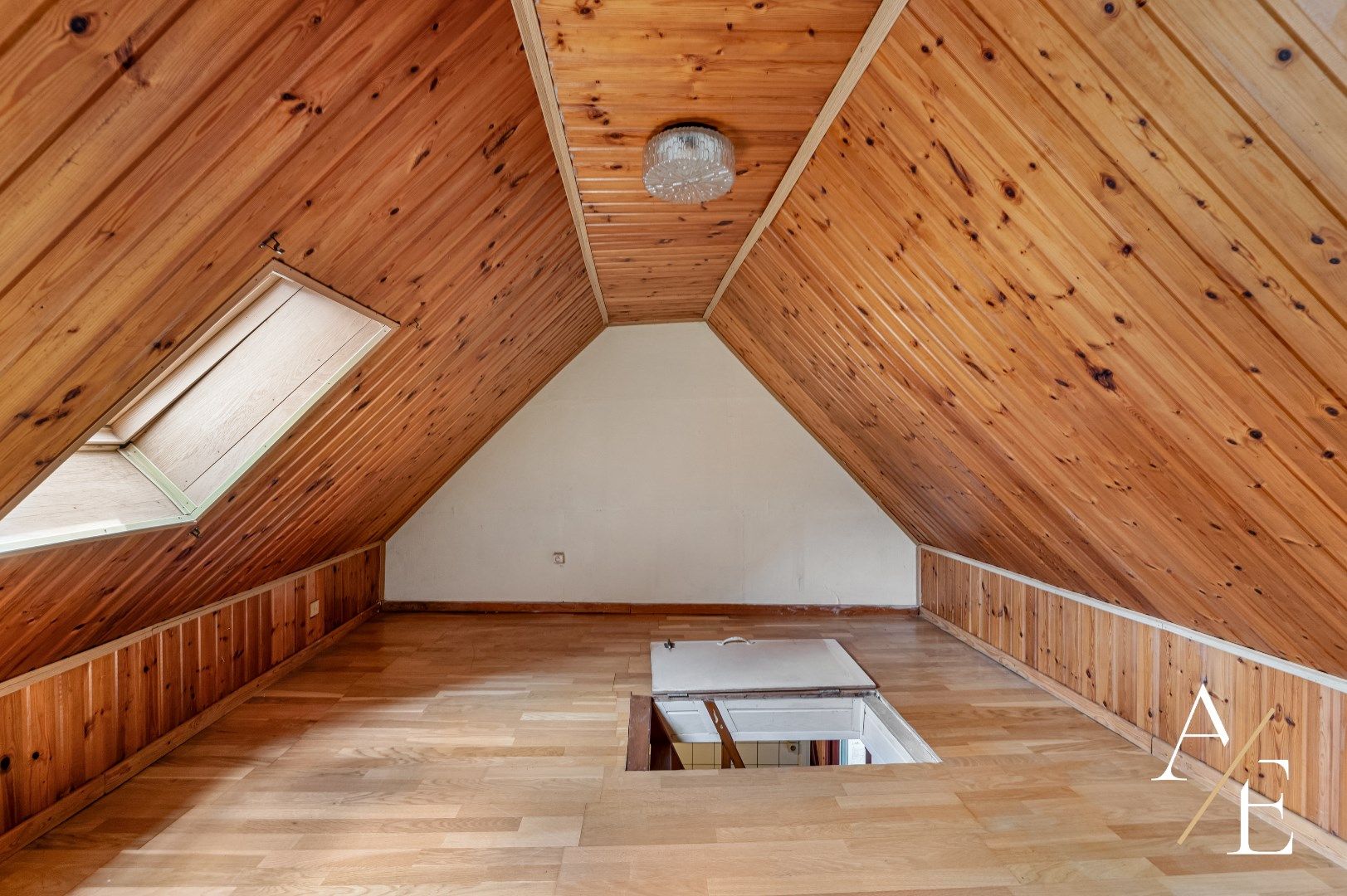 BERLARE - Te renoveren woning met tuin/parking/garage. foto 9