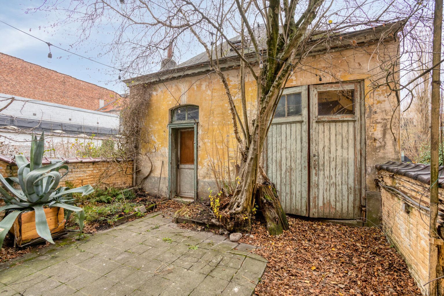 Commercieel gelijkvloers met achterliggend werkplaats foto 10