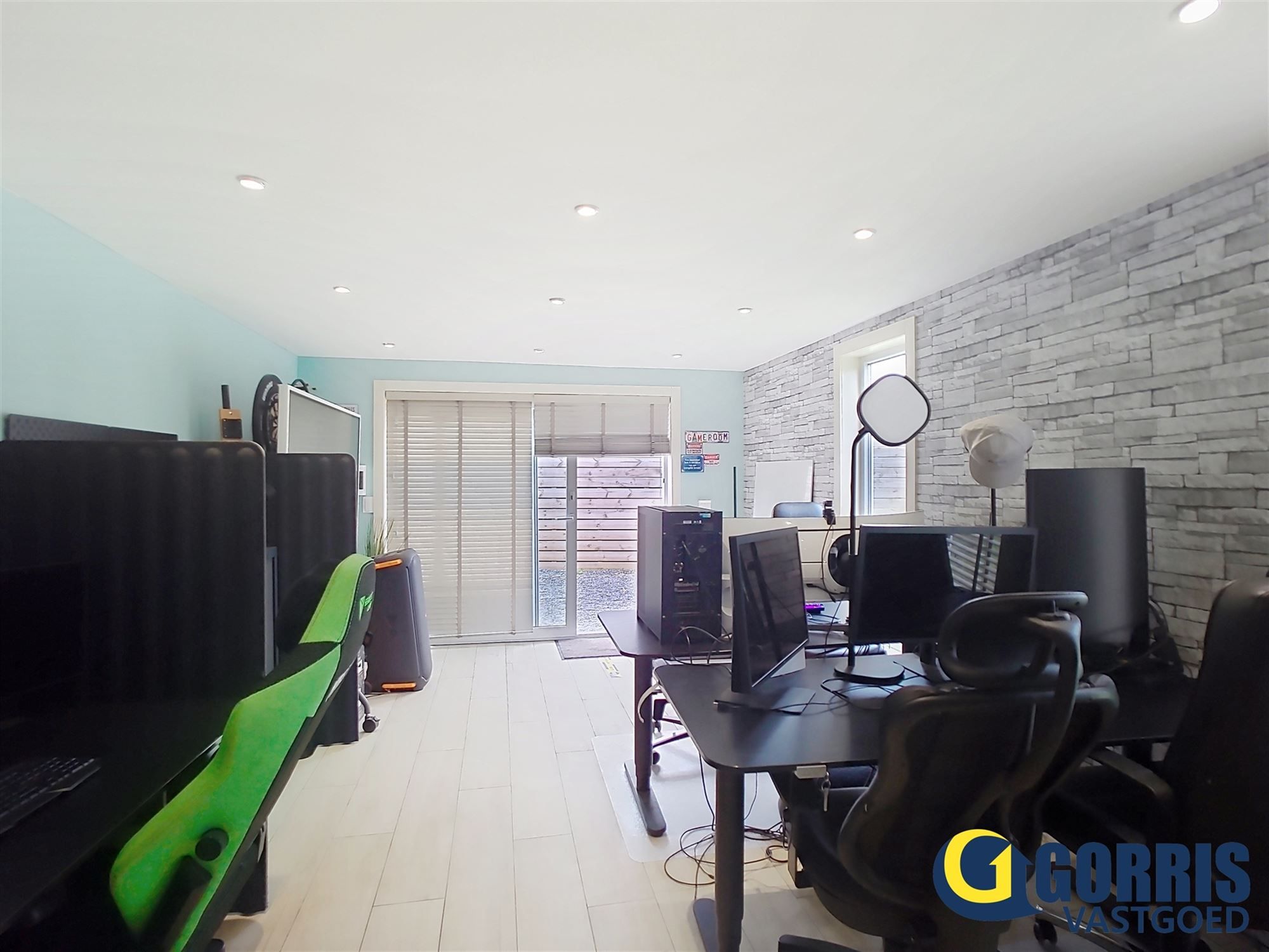 Vrijstaande gezinswoning met renovatiepotentieel









 foto 13