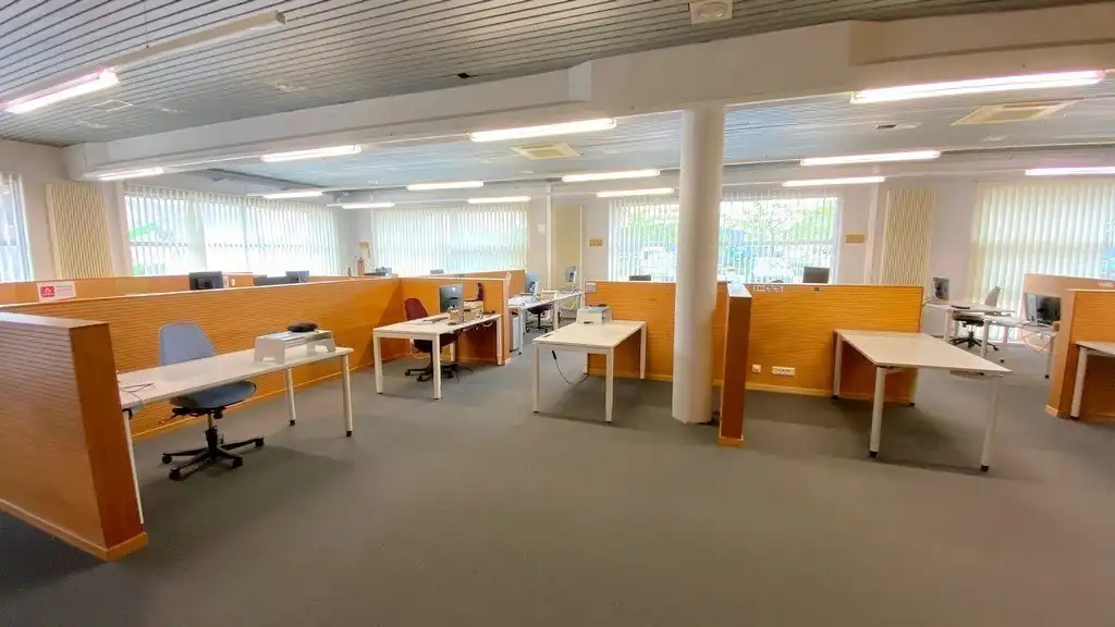 Budgetvriendelijke kantoren te huur vlakbij afrit E17 in Deinze foto 24
