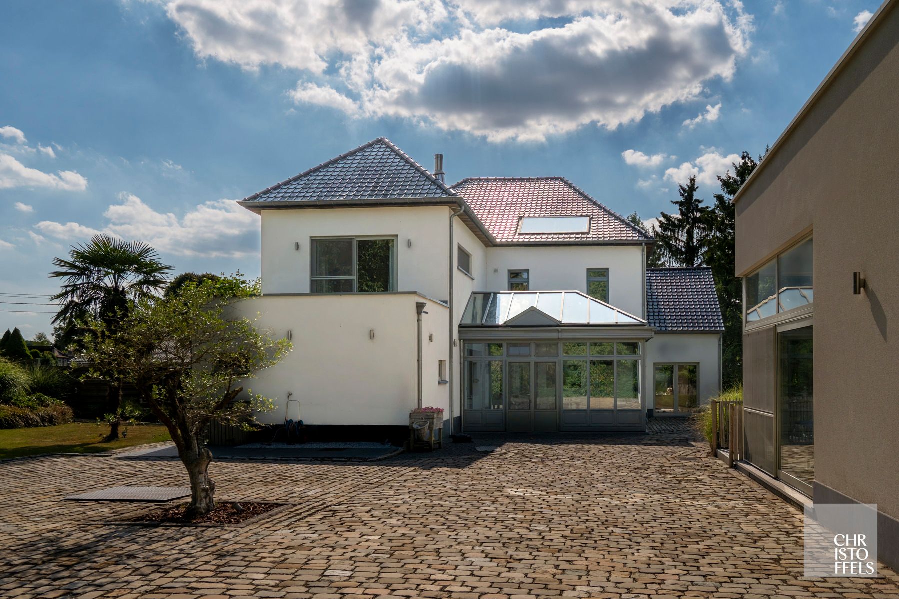 Totaal gerenoveerde villa (362 m²) met poolhouse (239 m²) in Opoeteren foto 36