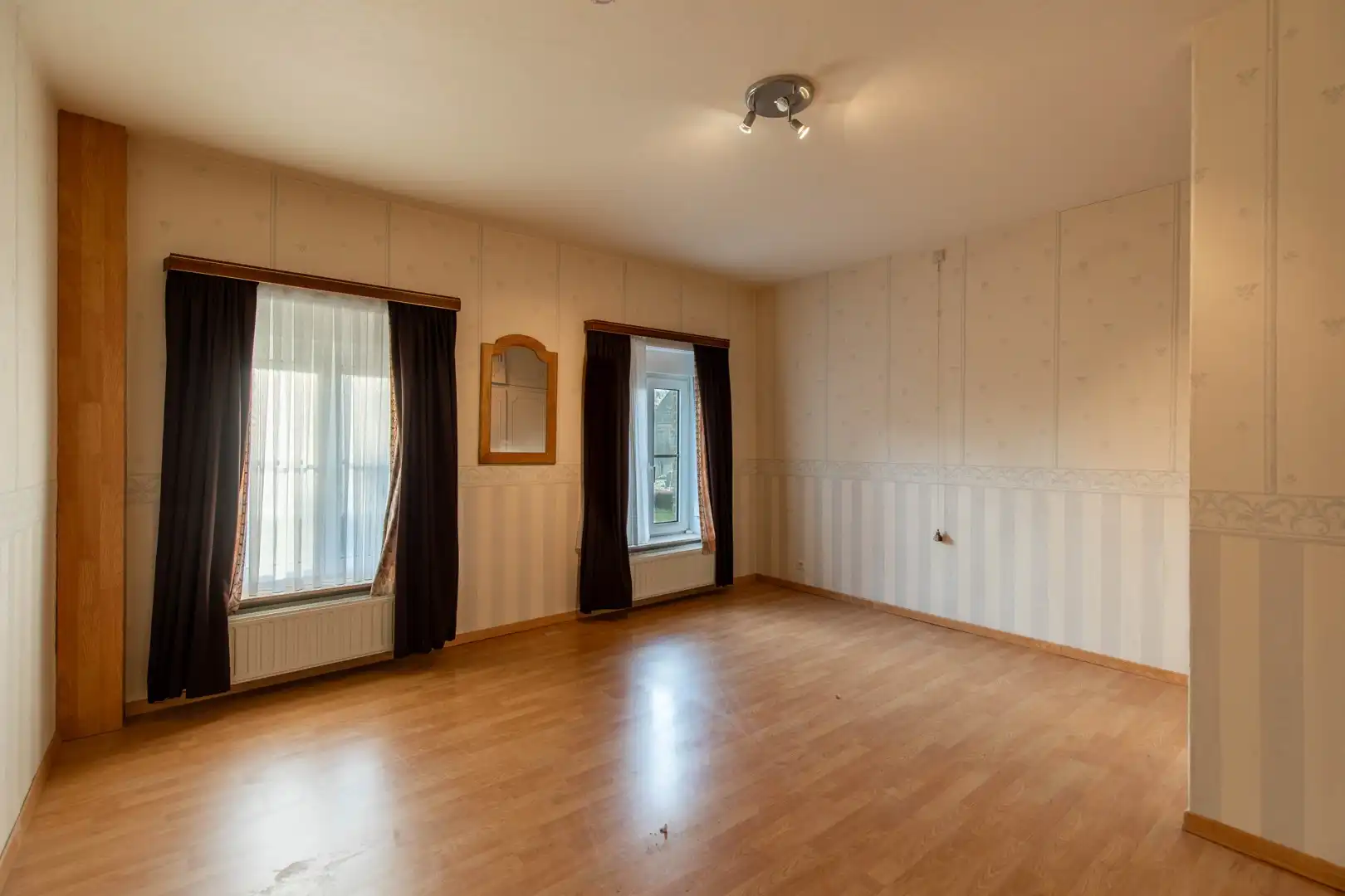 Op te frissen rijwoning in het centrum foto 25