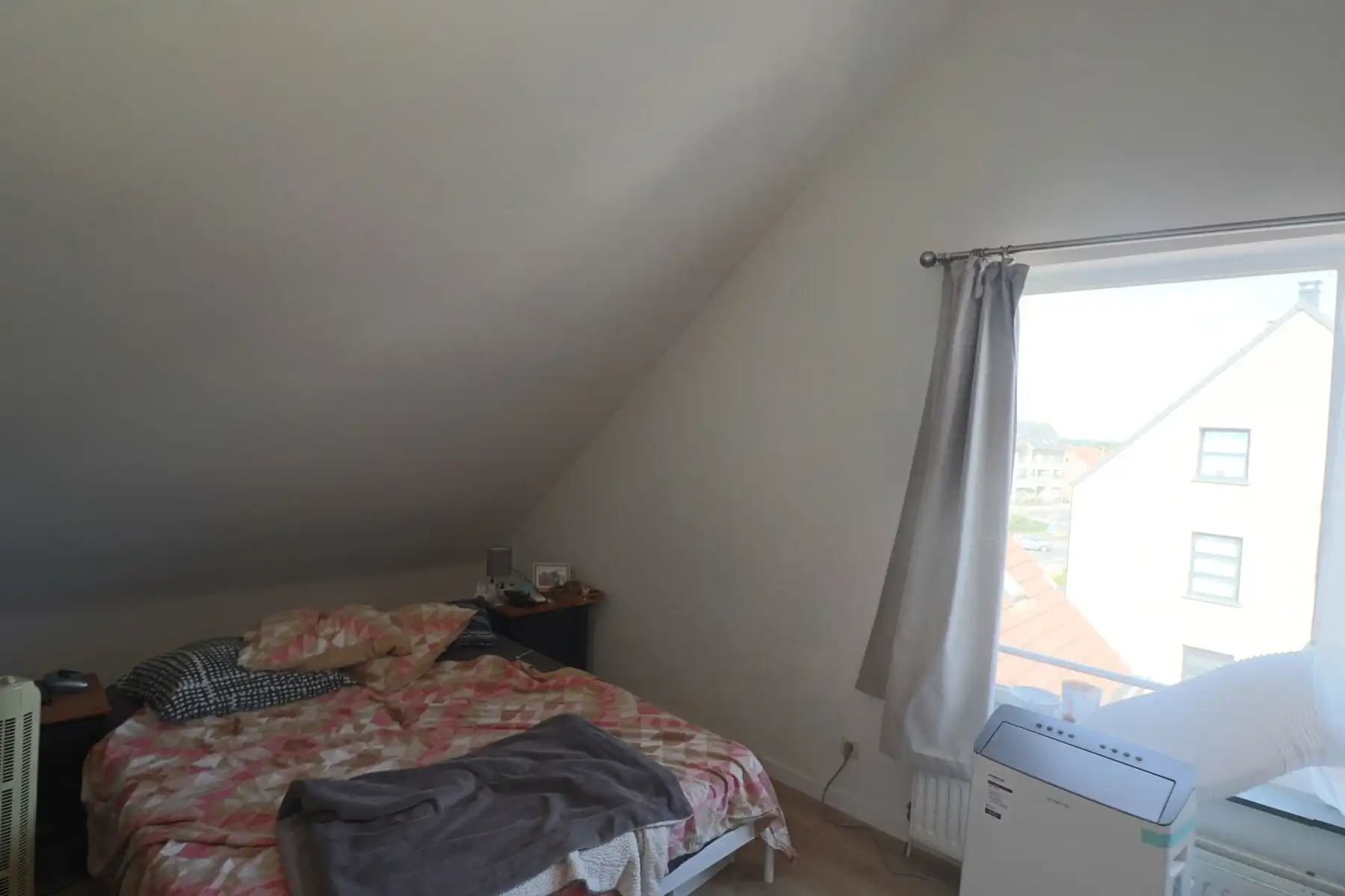Ruim 1-slaapkamerappartement (121m²) met lift, terras, garage en autostaanplaats. foto 10