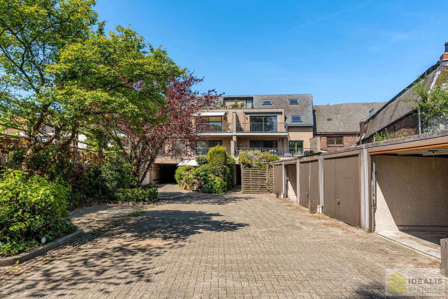 DEALIS VASTGOED – INSTAPKLAAR APPARTEMENT MET 2 SLAAPKAMERS, LICHTRIJKE LEEFRUIMTE, BADKAMER, GOED UITGERUSTE KEUKEN, GARAGEBOX EN AUTOSTAANPLAATS OP EEN UITERST GUNSTIGE LOCATIE AAN DE RAND VAN HET CENTRUM VAN PELT! foto 8