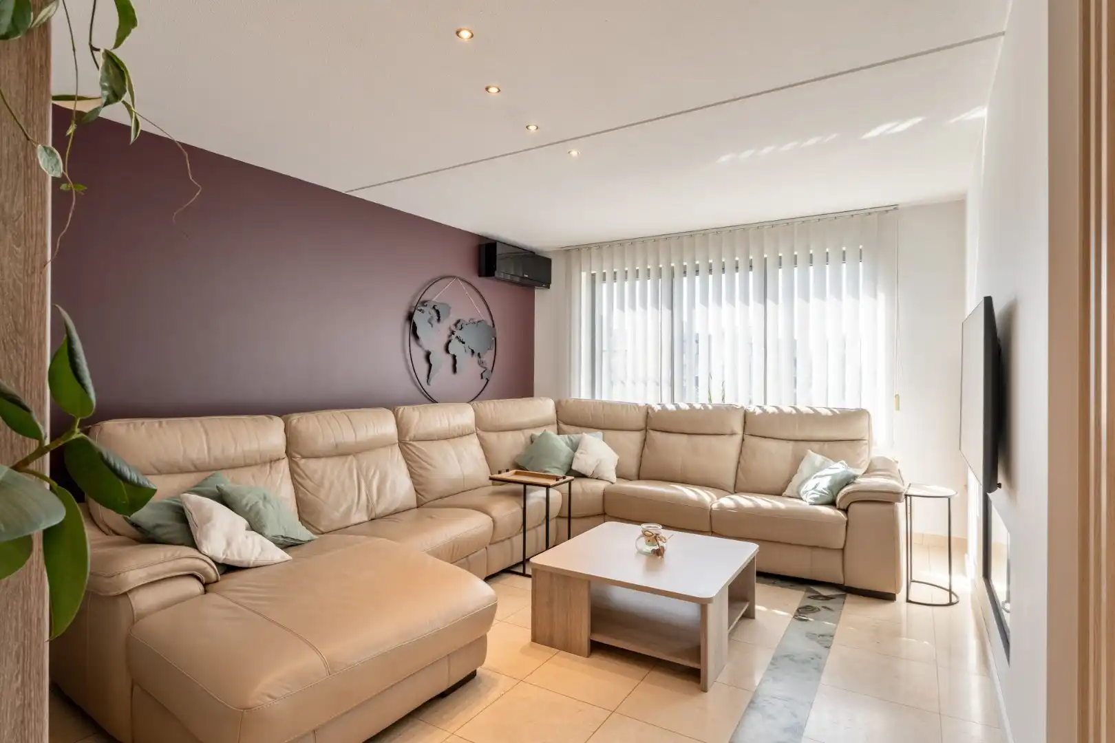 Zeer ruime, goed afgewerkte woning met diverse mogelijkheden nabij het centrum van Maaseik! foto 13