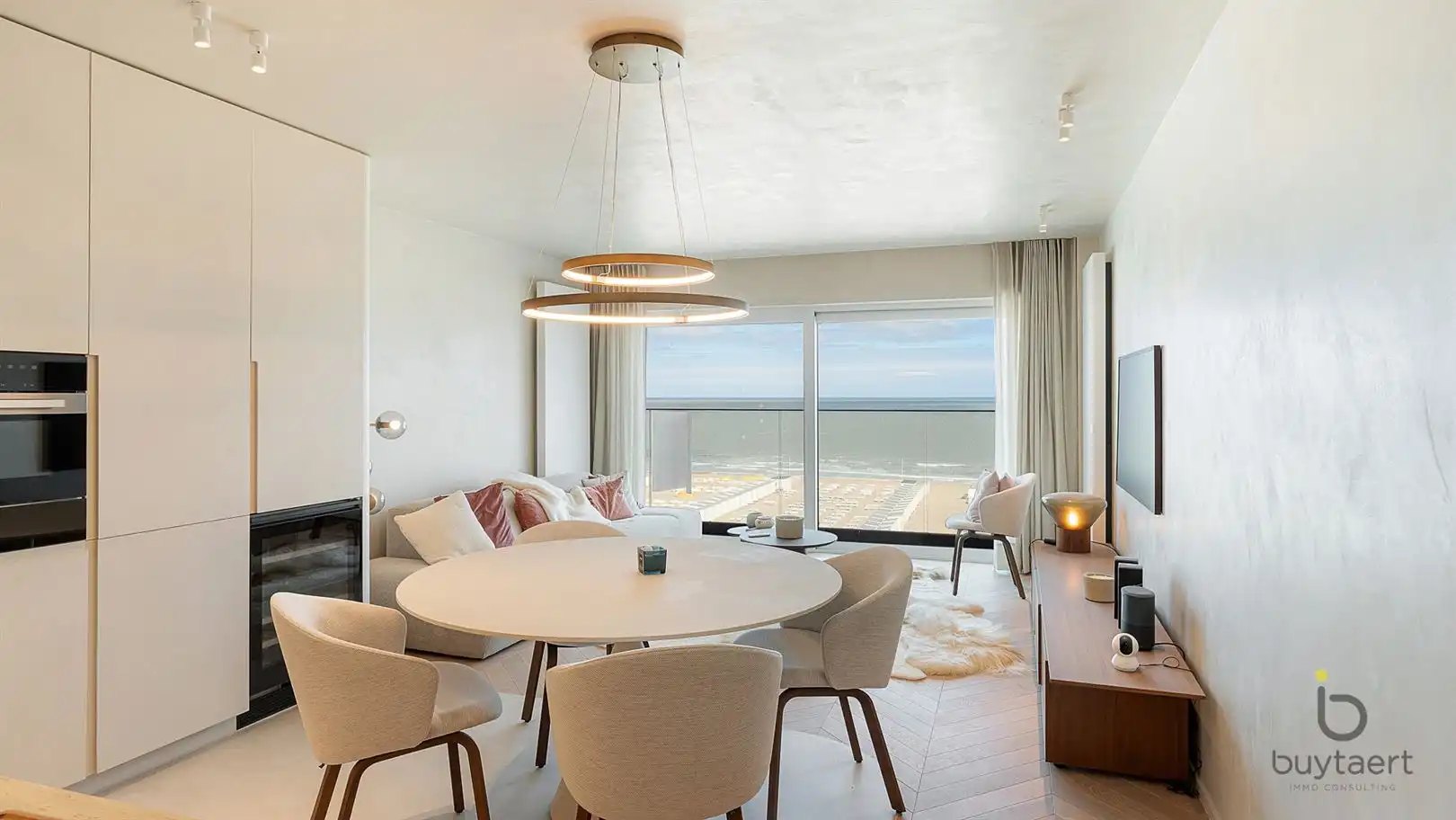 LUXUEUS GERENOVEERD & VOLLEDIG GEMEUBELD APPARTEMENT MET PANORAMISCH ZEEZICHT AAN HET RUBENSPLEIN!  foto 3