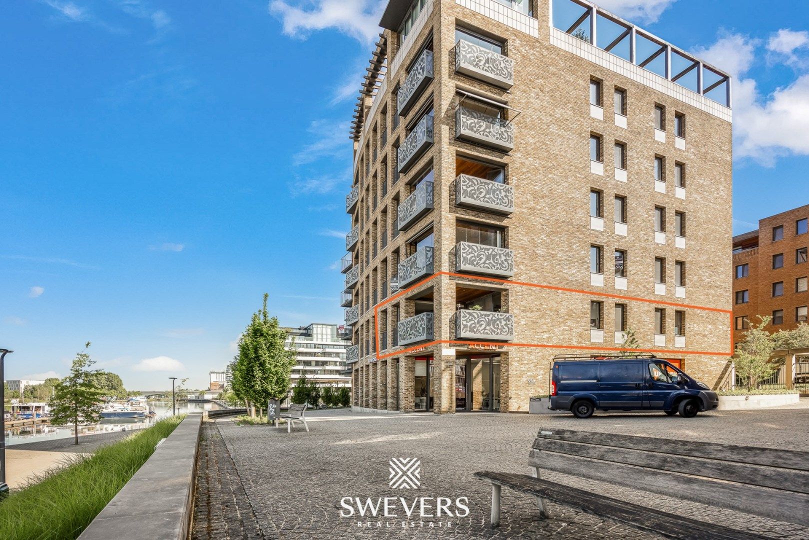 Ruim en modern appartement met zicht op de haven in bruisend Quartier Blue foto 20