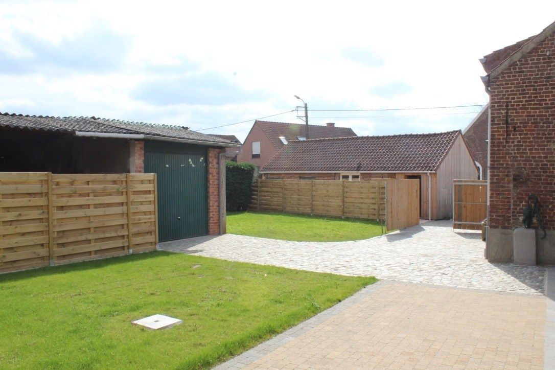 Woning 3 slpk + bureau met mooie tuin en garage foto 2