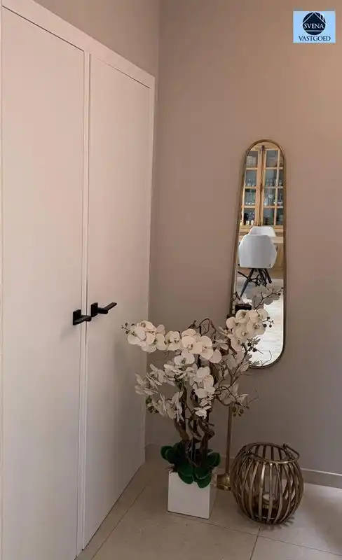 ZEER GOED GELEGEN, MOOIE WONING MET GARAGE foto 2