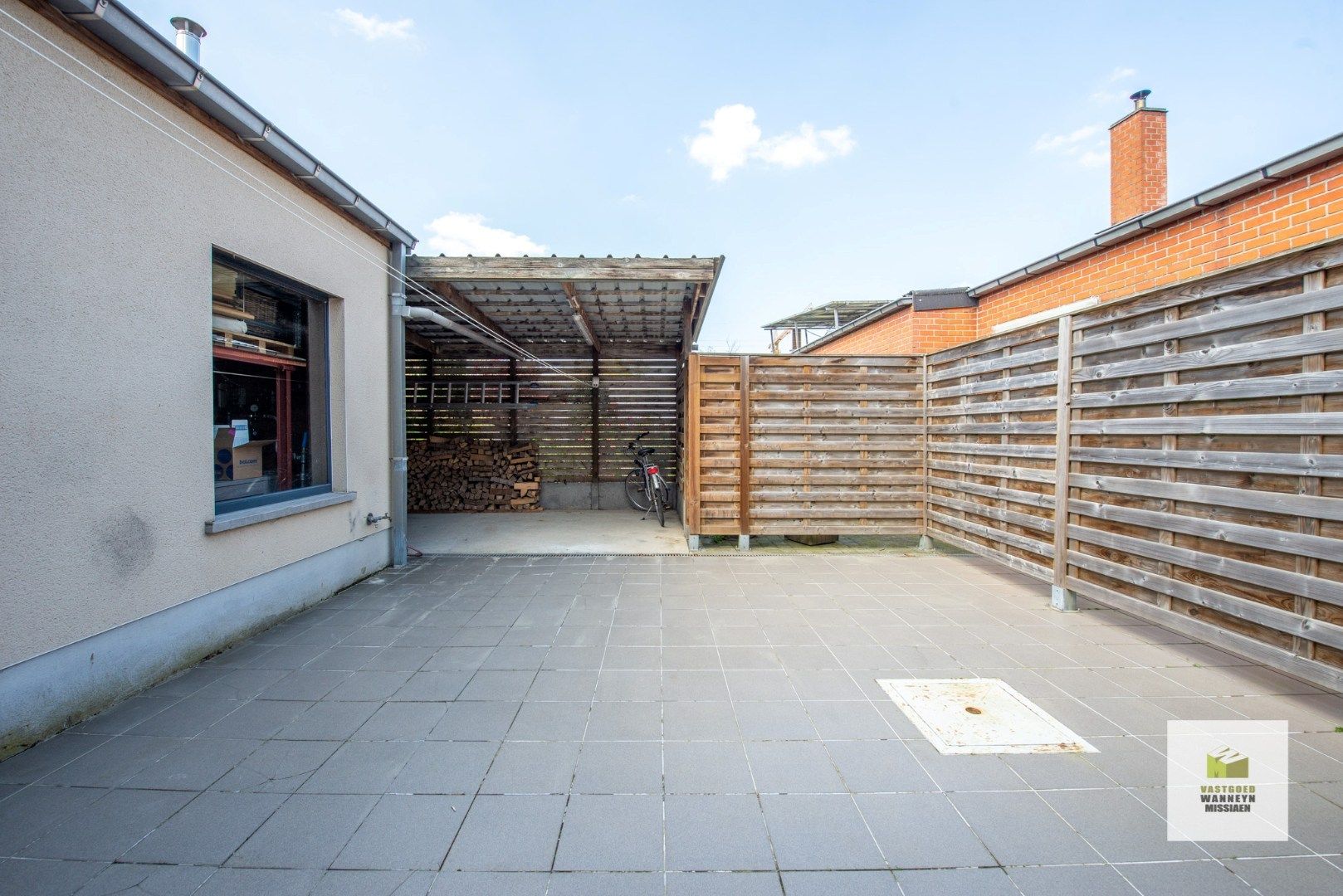 Ruime gezinswoning met tuin, 3 slaapkamers en een grote garage  foto 4