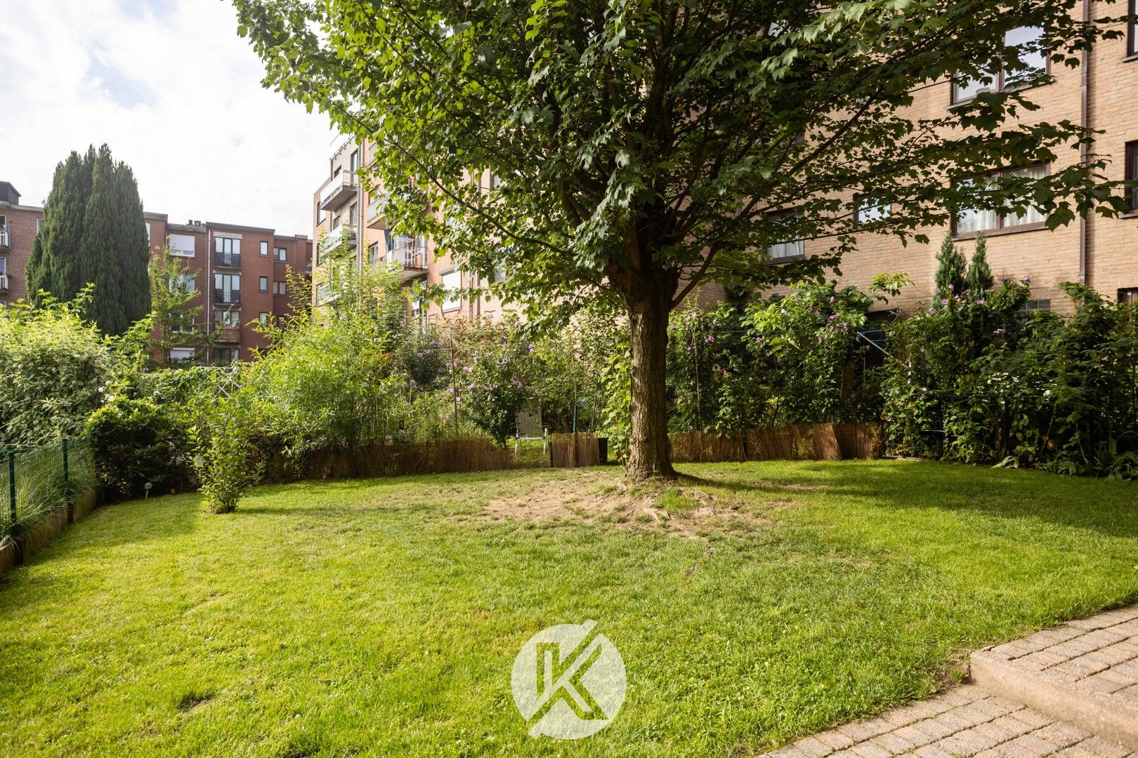 Smaakvol gelijkvloers appartement met tuin foto 10