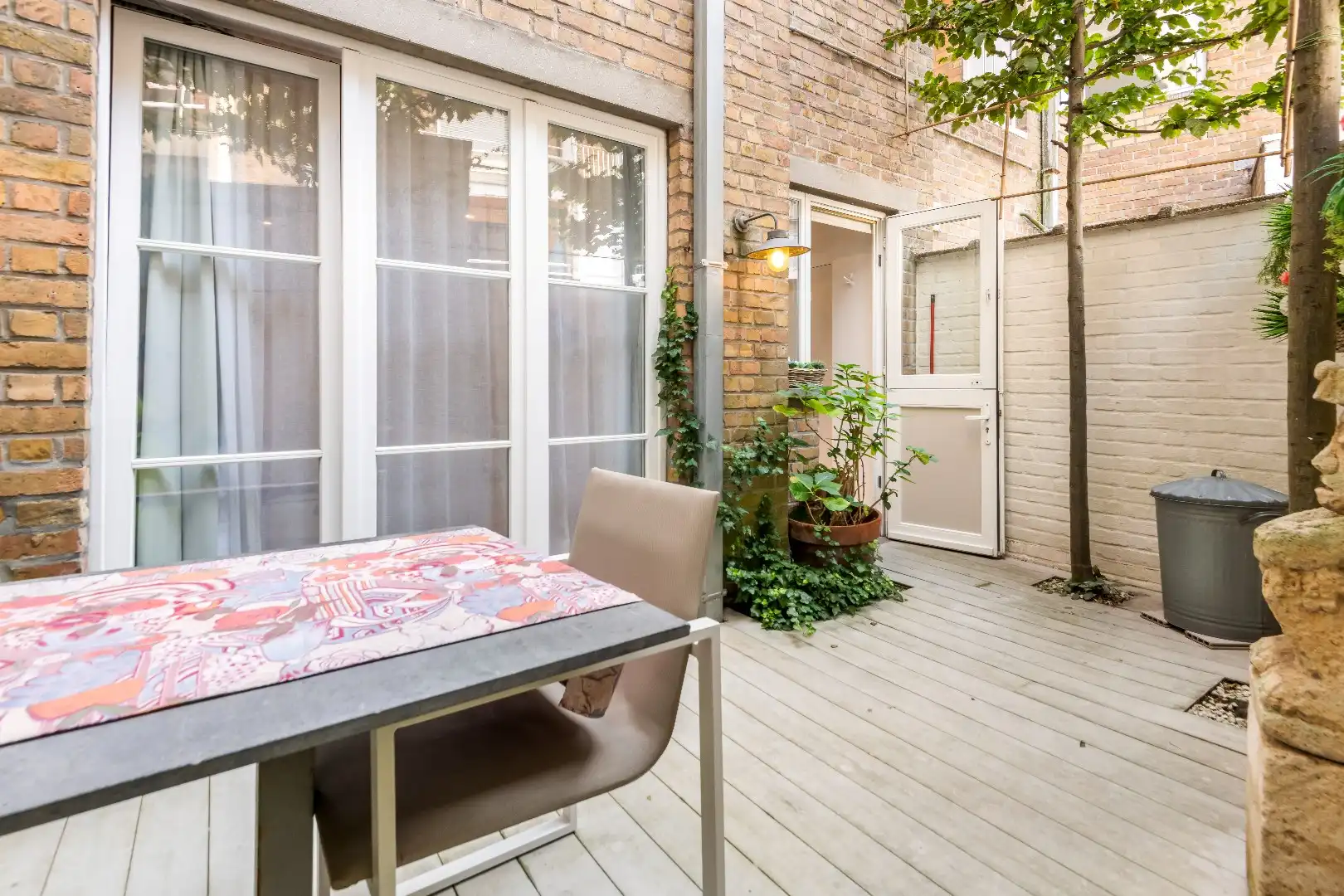 Totaal vernieuwd app. met ruim terras, zeer rustig gelegen vlakbij de Zoutelaan. foto 7