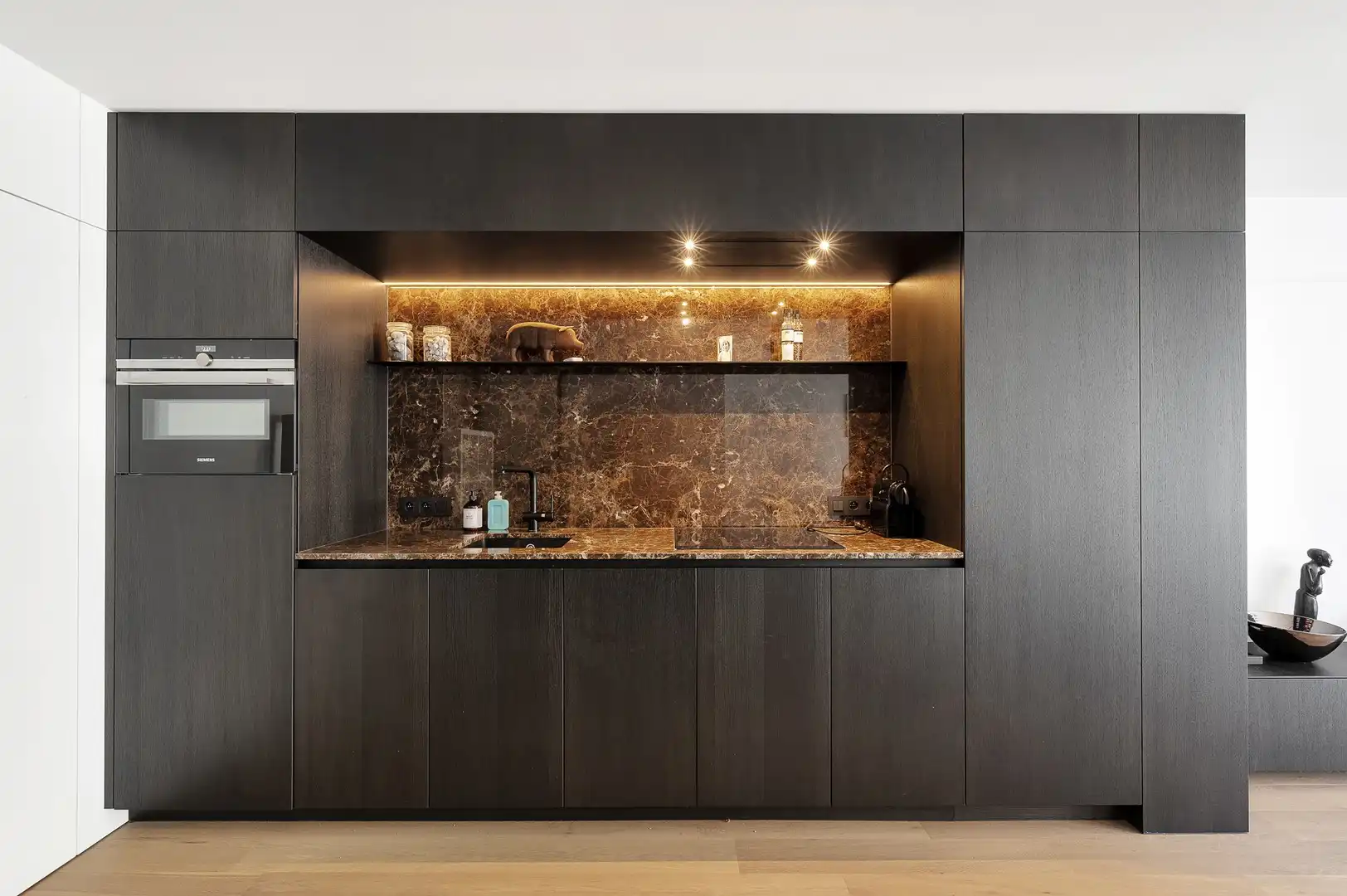 Instapklaar appartement met twee slaapkamers vlak bij zee en het Rubensplein. foto 7