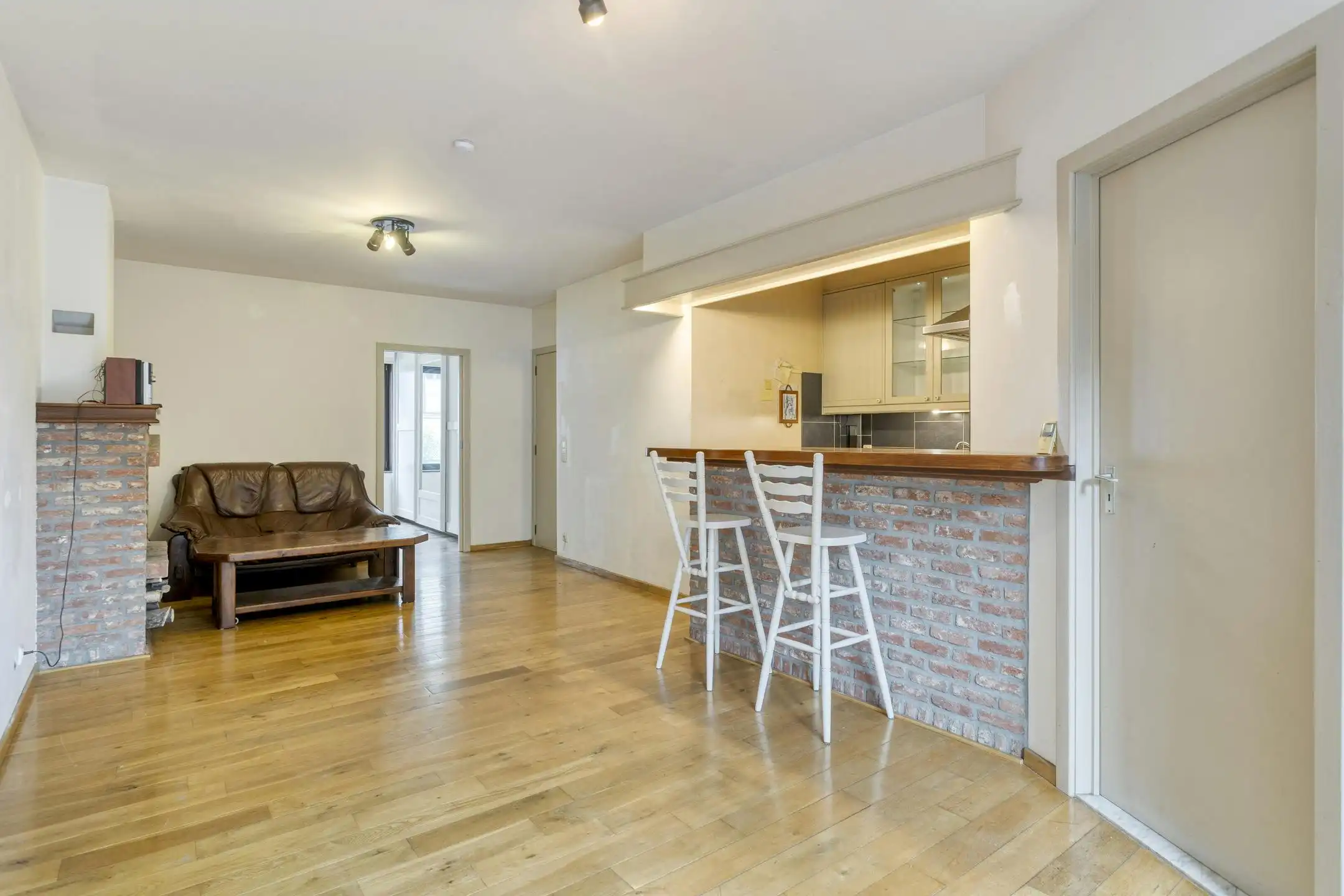 Opbrengsteigendom met garage en 3 appartementen te koop foto 6