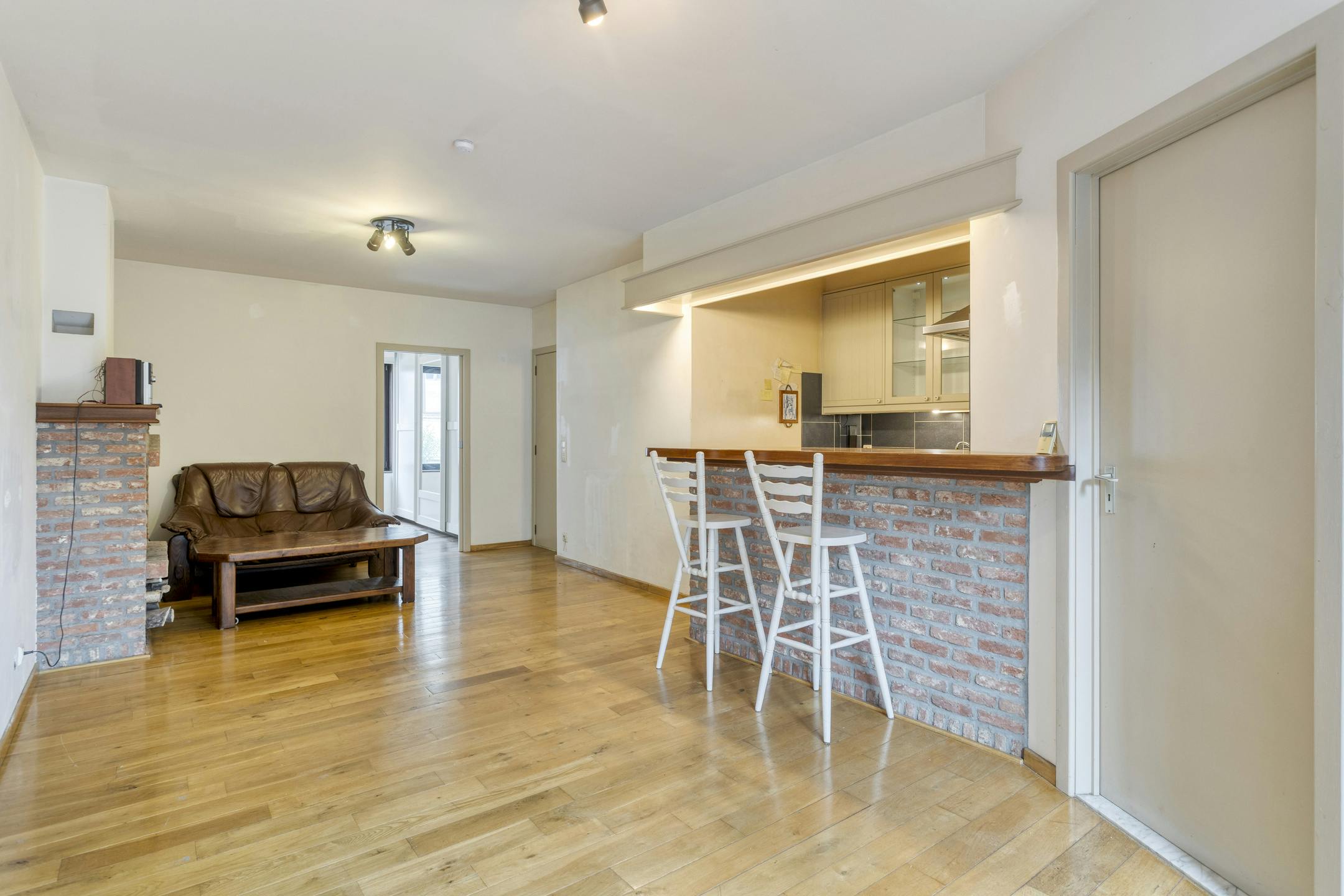 Opbrengsteigendom met garage en 3 appartementen te koop foto 6