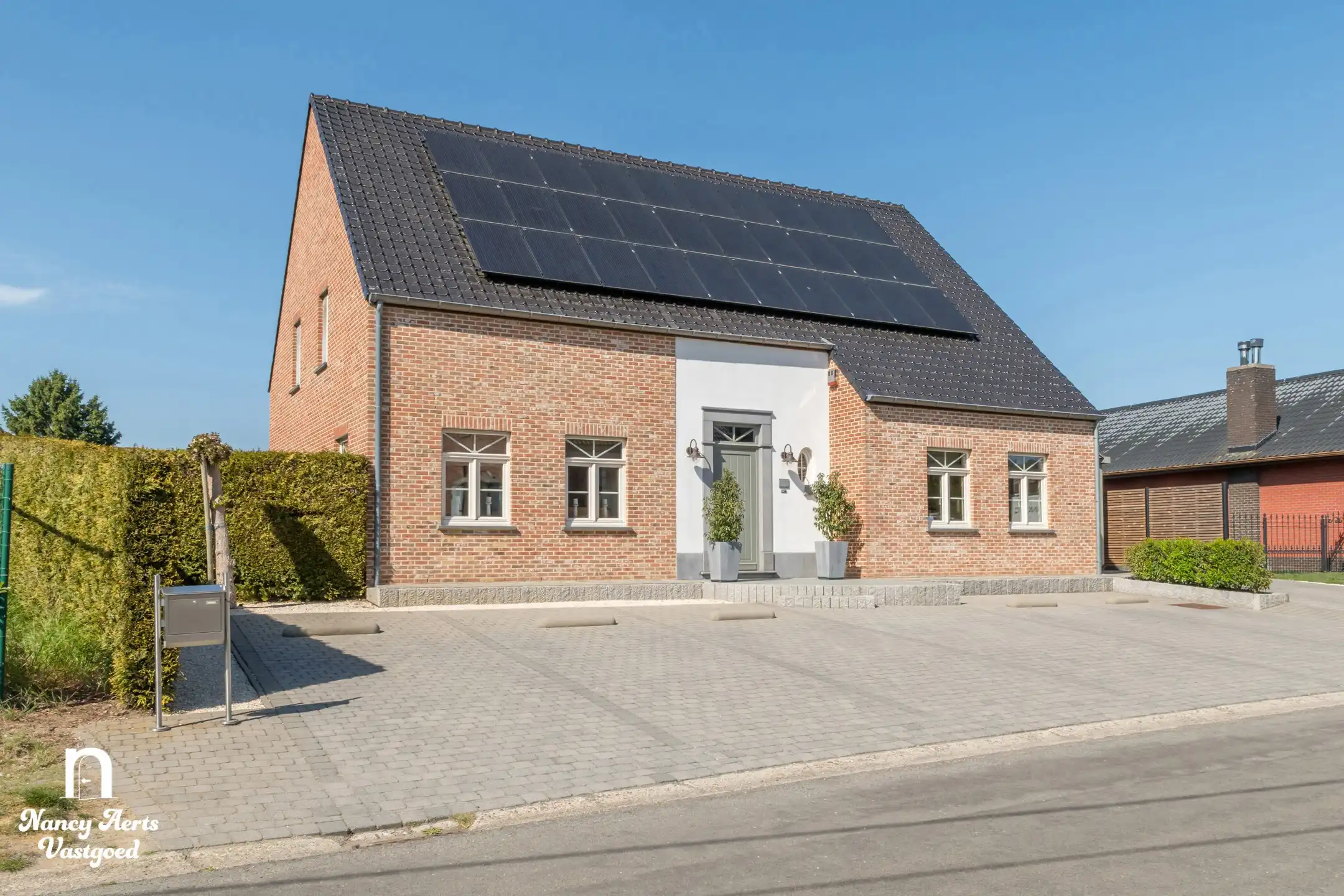 Prachtige gezinswoning met praktijkruimte op rustige ligging foto 3