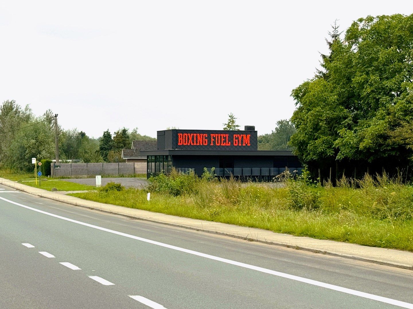 Gedeeltelijk gerenoveerd en vergund horeca pand met afzonderlijke woonst. foto 2