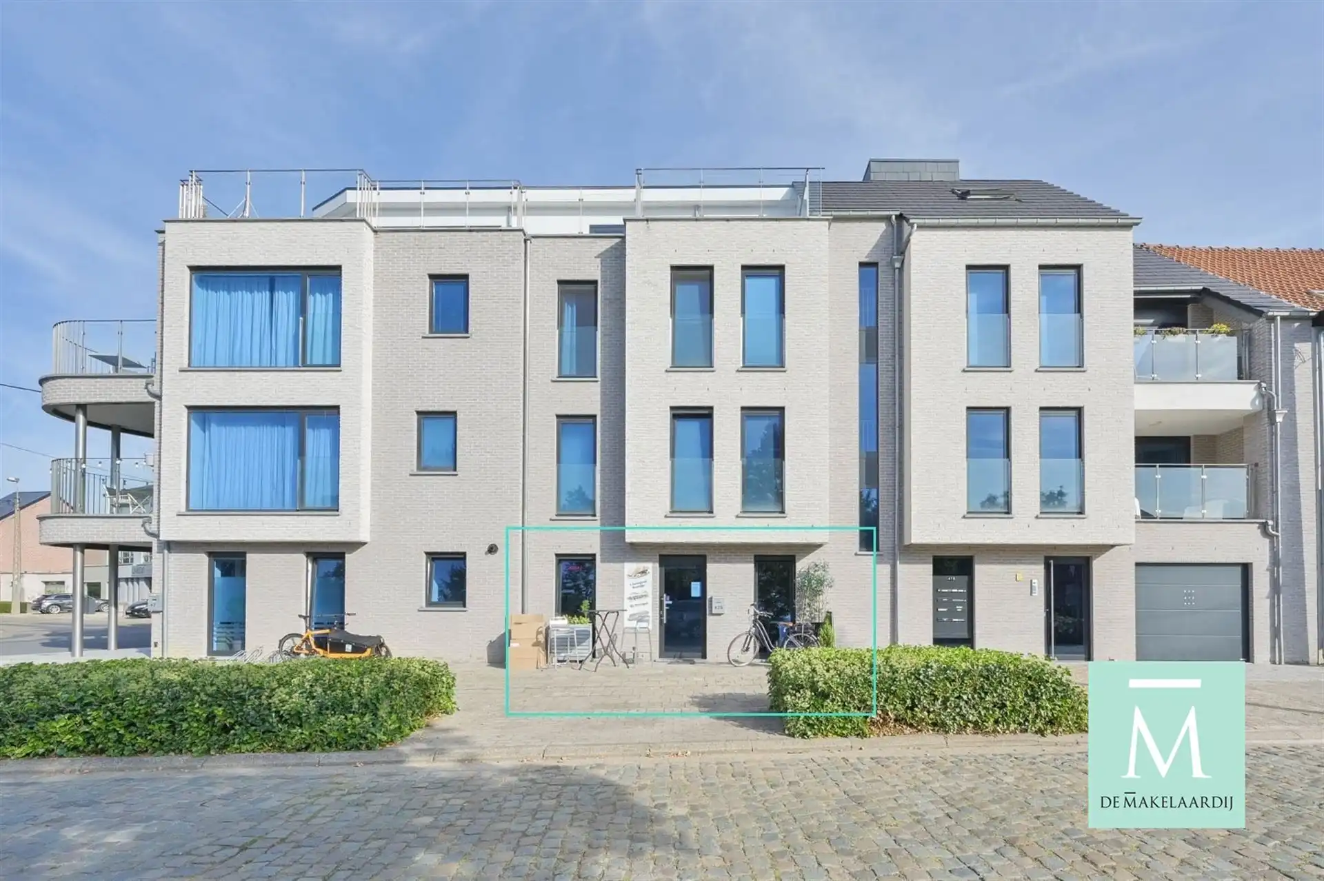 Goed gelegen handelsruimte te Sint-Katelijne-Waver/Mechelen foto {{pictureIndex}}
